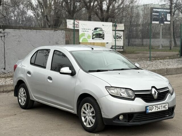 Серый Рено Логан, объемом двигателя 1.6 л и пробегом 300 тыс. км за 2950 $, фото 2 на Automoto.ua
