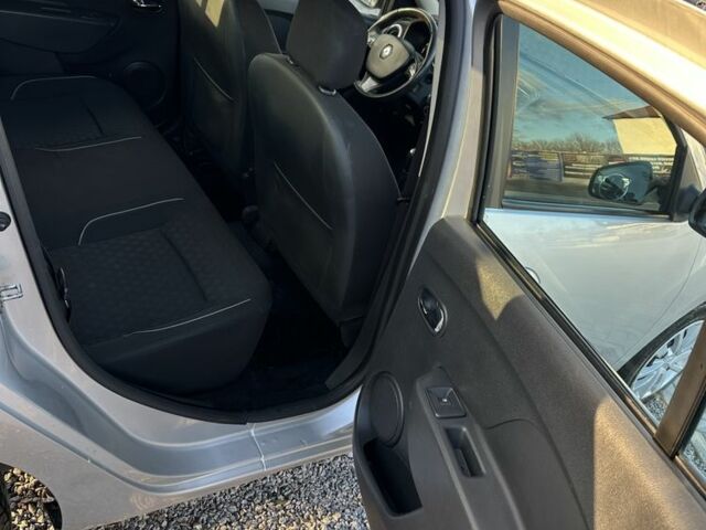 Серый Рено Логан, объемом двигателя 1.1 л и пробегом 131 тыс. км за 4700 $, фото 7 на Automoto.ua