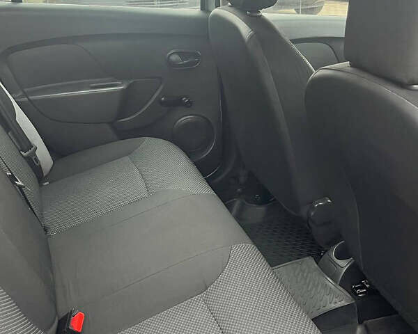 Сірий Рено Логан, об'ємом двигуна 1.46 л та пробігом 158 тис. км за 6900 $, фото 10 на Automoto.ua