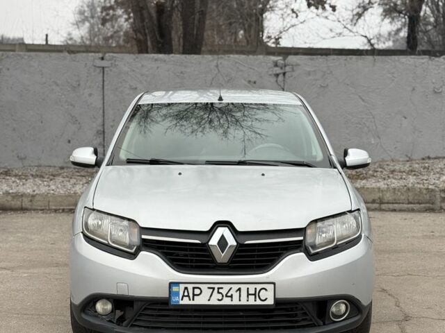 Серый Рено Логан, объемом двигателя 1.6 л и пробегом 300 тыс. км за 2950 $, фото 1 на Automoto.ua
