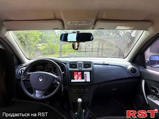 Серый Рено Логан, объемом двигателя 1.1 л и пробегом 90 тыс. км за 5600 $, фото 2 на Automoto.ua