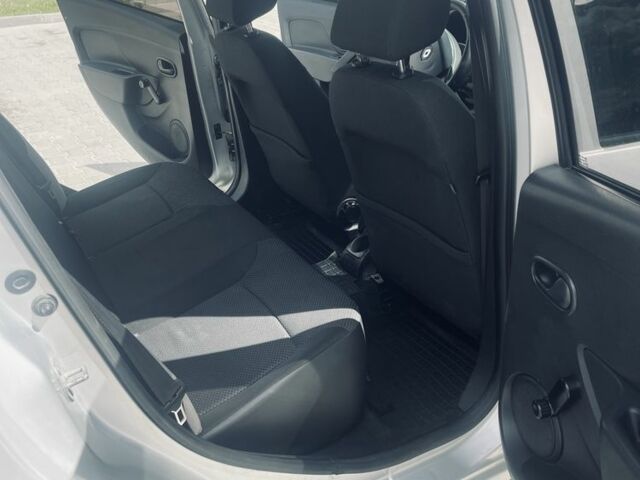 Серый Рено Логан, объемом двигателя 1.1 л и пробегом 198 тыс. км за 4200 $, фото 15 на Automoto.ua