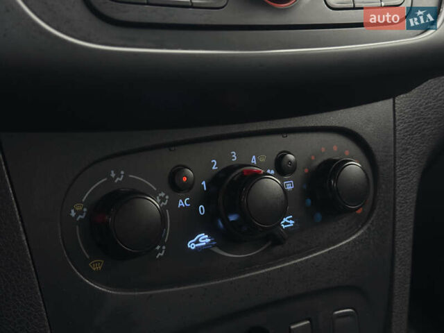 Серый Рено Логан, объемом двигателя 1.5 л и пробегом 267 тыс. км за 5700 $, фото 18 на Automoto.ua