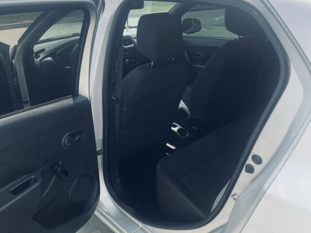 Серый Рено Логан, объемом двигателя 1.1 л и пробегом 198 тыс. км за 4200 $, фото 10 на Automoto.ua