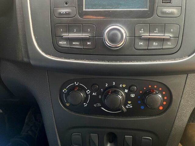 Сірий Рено Логан, об'ємом двигуна 1.2 л та пробігом 179 тис. км за 5900 $, фото 11 на Automoto.ua