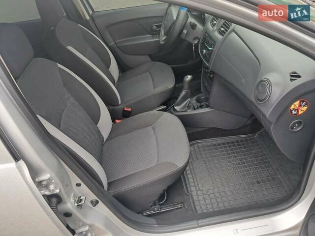 Рено Логан 2014 в Хмельницком на Automoto.ua Серый Рено Логан, объемом двигателя 1.15 л и пробегом 35 тыс. км за 7200 $, фото 11 на Automoto.ua