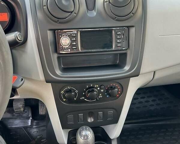 Серый Рено Логан, объемом двигателя 1.1 л и пробегом 58 тыс. км за 5500 $, фото 13 на Automoto.ua