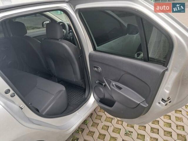 Рено Логан 2014 в Хмельницком на Automoto.ua Серый Рено Логан, объемом двигателя 1.15 л и пробегом 35 тыс. км за 7200 $, фото 12 на Automoto.ua