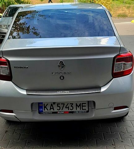 Рено Логан 2014 в Глухове на Automoto.ua Серый Рено Логан, объемом двигателя 1.1 л и пробегом 270 тыс. км за 5300 $, фото 5 на Automoto.ua