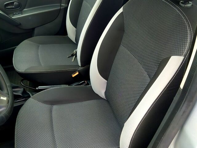 Серый Рено Логан, объемом двигателя 1.1 л и пробегом 195 тыс. км за 4700 $, фото 10 на Automoto.ua