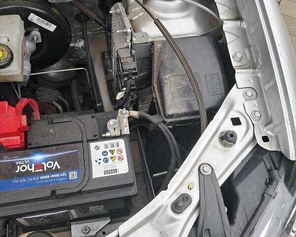 Рено Логан 2014 в Хмельницком на Automoto.ua Серый Рено Логан, объемом двигателя 1.15 л и пробегом 35 тыс. км за 7200 $, фото 19 на Automoto.ua