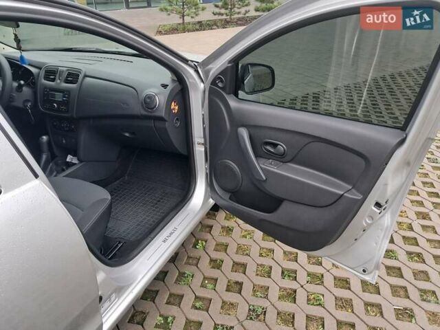 Рено Логан 2014 в Хмельницком на Automoto.ua Серый Рено Логан, объемом двигателя 1.15 л и пробегом 35 тыс. км за 7200 $, фото 10 на Automoto.ua