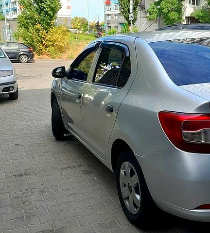 Рено Логан 2014 в Глухове на Automoto.ua Серый Рено Логан, объемом двигателя 1.1 л и пробегом 270 тыс. км за 5300 $, фото 11 на Automoto.ua