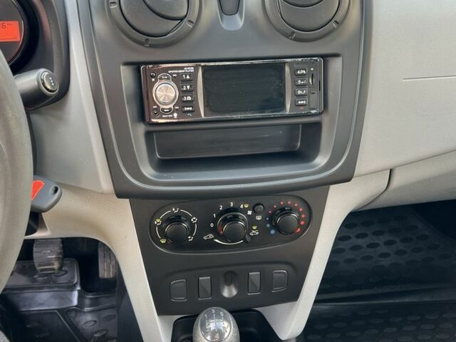 Серый Рено Логан, объемом двигателя 1.1 л и пробегом 58 тыс. км за 5500 $, фото 14 на Automoto.ua