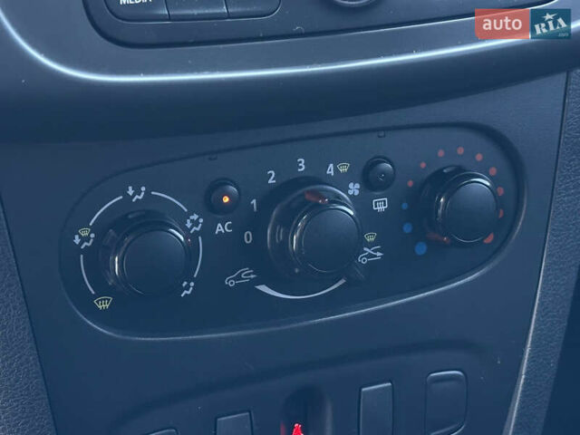 Серый Рено Логан, объемом двигателя 1.5 л и пробегом 164 тыс. км за 6200 $, фото 12 на Automoto.ua