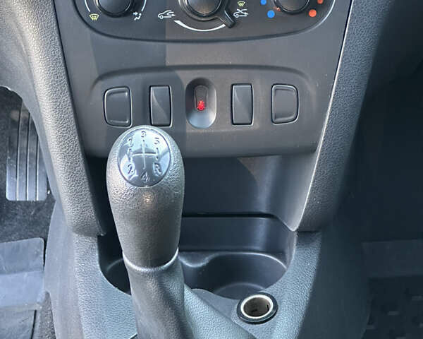 Серый Рено Логан, объемом двигателя 1.5 л и пробегом 164 тыс. км за 6200 $, фото 11 на Automoto.ua