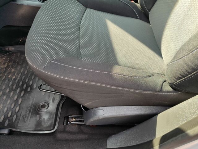 Рено Логан 2016 в Синельниковом на Automoto.ua Серый Рено Логан, объемом двигателя 1.5 л и пробегом 172 тыс. км за 7300 $, фото 4 на Automoto.ua