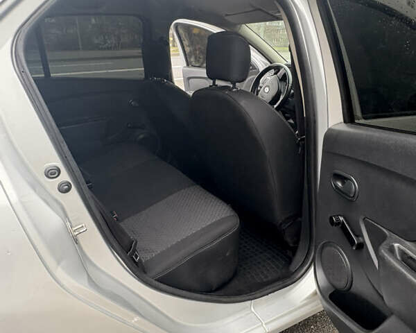 Сірий Рено Логан, об'ємом двигуна 1.15 л та пробігом 300 тис. км за 3800 $, фото 7 на Automoto.ua