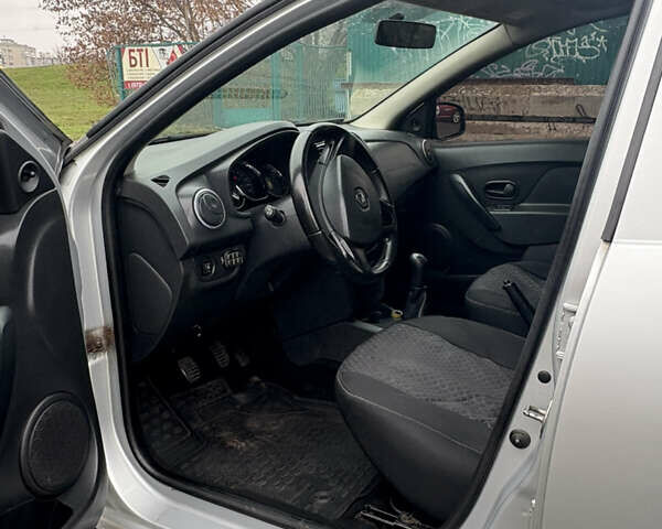 Сірий Рено Логан, об'ємом двигуна 1.15 л та пробігом 300 тис. км за 3800 $, фото 5 на Automoto.ua