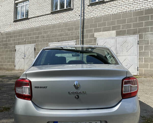 Серый Рено Логан, объемом двигателя 1.5 л и пробегом 270 тыс. км за 7200 $, фото 14 на Automoto.ua