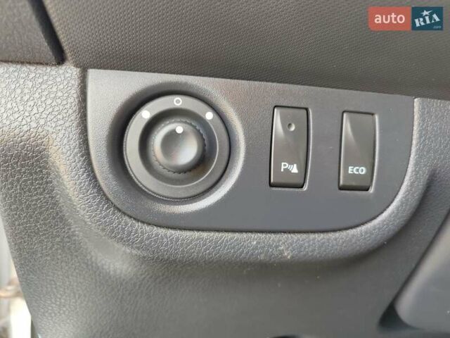 Серый Рено Логан, объемом двигателя 1.5 л и пробегом 172 тыс. км за 7300 $, фото 3 на Automoto.ua