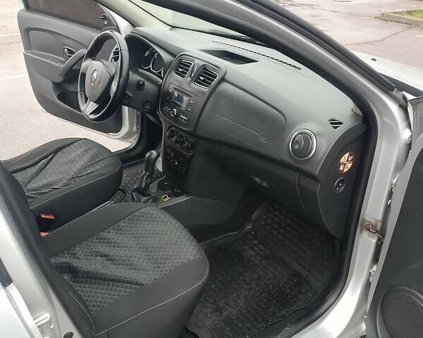 Серый Рено Логан, объемом двигателя 1.15 л и пробегом 285 тыс. км за 4800 $, фото 12 на Automoto.ua