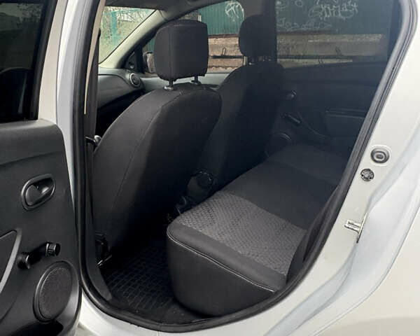 Сірий Рено Логан, об'ємом двигуна 1.15 л та пробігом 300 тис. км за 3800 $, фото 8 на Automoto.ua