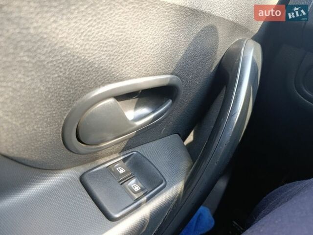 Серый Рено Логан, объемом двигателя 1.5 л и пробегом 230 тыс. км за 5500 $, фото 15 на Automoto.ua