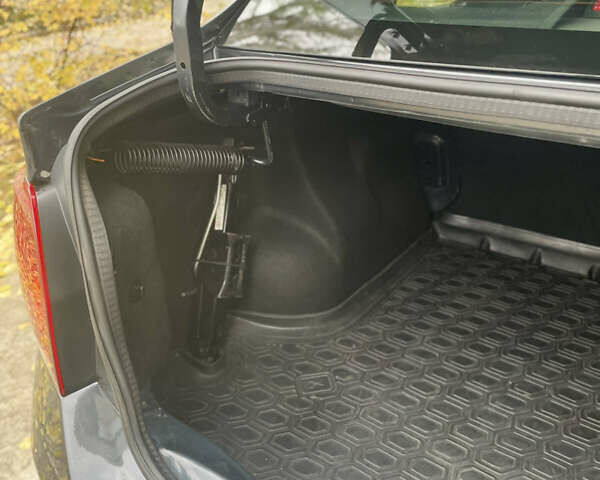 Сірий Рено Логан, об'ємом двигуна 1.46 л та пробігом 80 тис. км за 10000 $, фото 13 на Automoto.ua