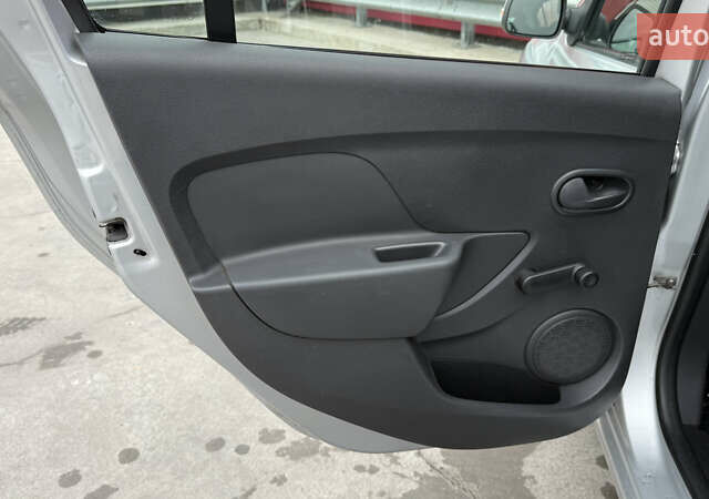 Сірий Рено Логан, об'ємом двигуна 1.46 л та пробігом 149 тис. км за 7600 $, фото 27 на Automoto.ua