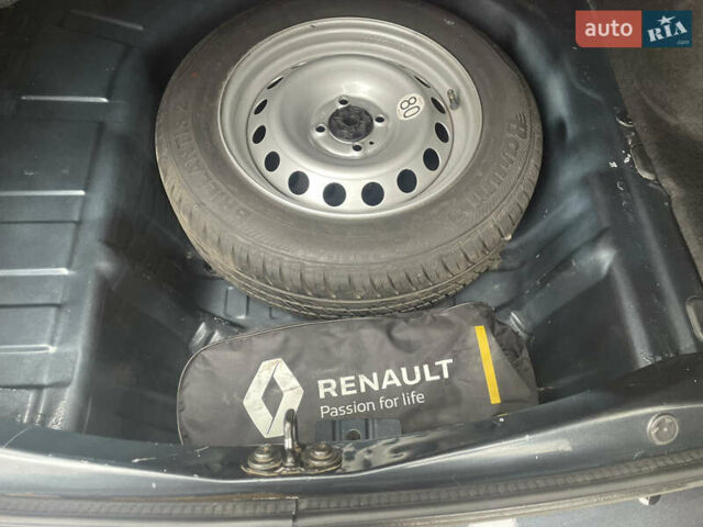 Сірий Рено Логан, об'ємом двигуна 1.46 л та пробігом 80 тис. км за 10000 $, фото 14 на Automoto.ua