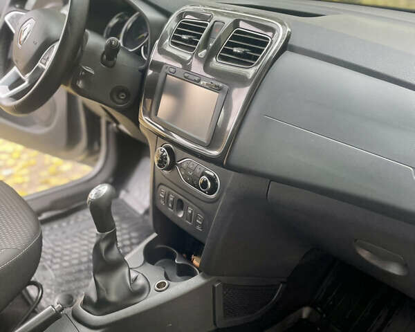 Сірий Рено Логан, об'ємом двигуна 1.46 л та пробігом 80 тис. км за 10000 $, фото 9 на Automoto.ua