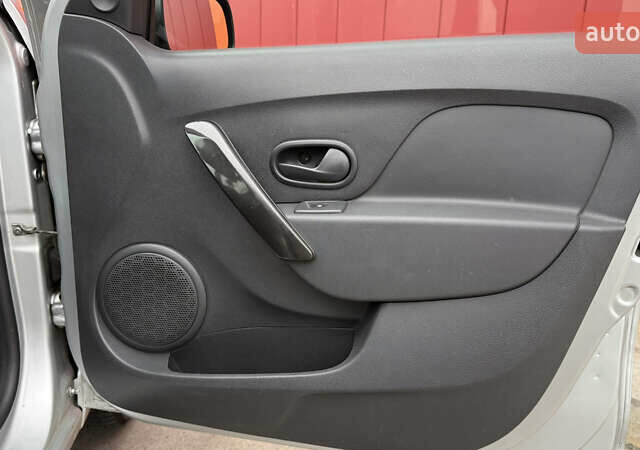 Сірий Рено Логан, об'ємом двигуна 1.46 л та пробігом 149 тис. км за 7600 $, фото 35 на Automoto.ua