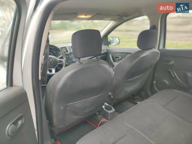 Серый Рено Логан, объемом двигателя 1.46 л и пробегом 400 тыс. км за 4300 $, фото 7 на Automoto.ua