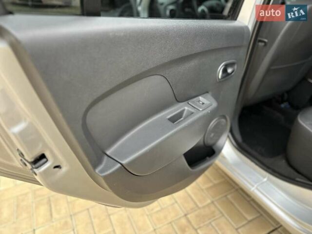 Сірий Рено Логан, об'ємом двигуна 1.46 л та пробігом 230 тис. км за 7700 $, фото 66 на Automoto.ua