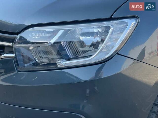 Серый Рено Логан, объемом двигателя 1 л и пробегом 78 тыс. км за 8999 $, фото 5 на Automoto.ua