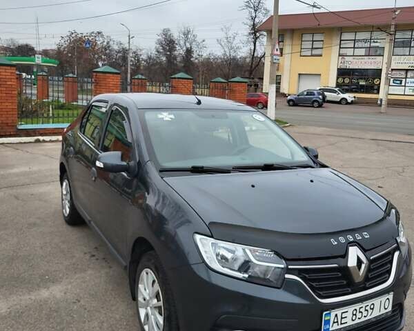 Серый Рено Логан, объемом двигателя 1.46 л и пробегом 150 тыс. км за 7700 $, фото 1 на Automoto.ua