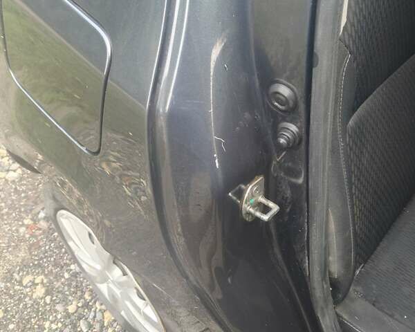 Серый Рено Логан, объемом двигателя 1 л и пробегом 195 тыс. км за 4550 $, фото 2 на Automoto.ua