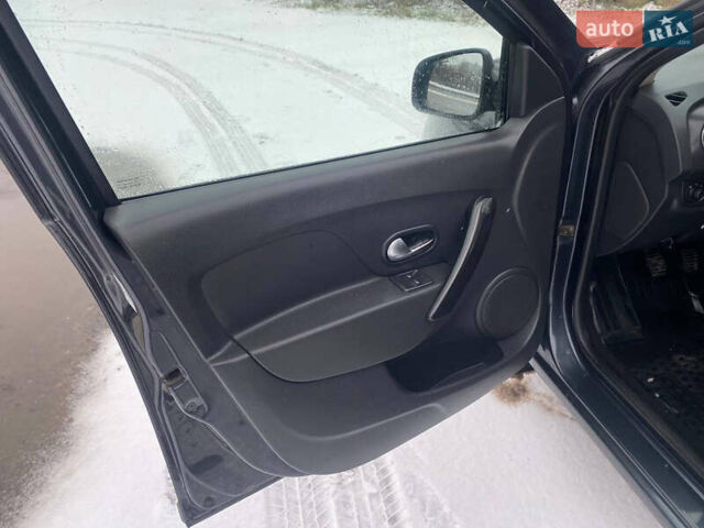 Серый Рено Логан, объемом двигателя 0.9 л и пробегом 97 тыс. км за 8300 $, фото 8 на Automoto.ua