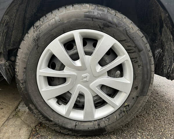 Серый Рено Логан, объемом двигателя 1.46 л и пробегом 105 тыс. км за 9850 $, фото 7 на Automoto.ua