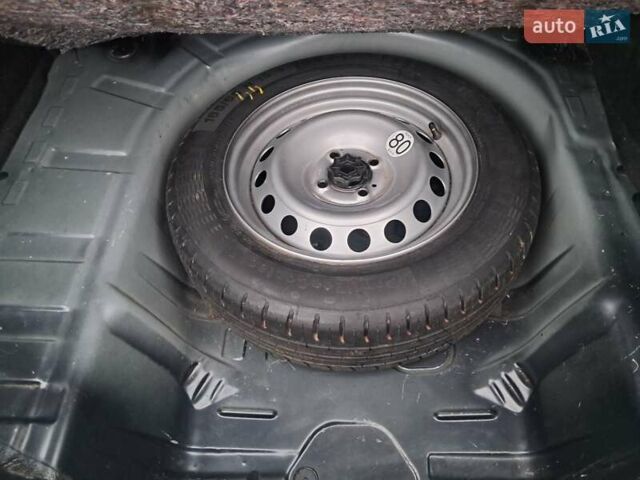 Рено Логан 2021 в Виннице на Automoto.ua Серый Рено Логан, объемом двигателя 0.9 л и пробегом 42 тыс. км за 5850 $, фото 33 на Automoto.ua