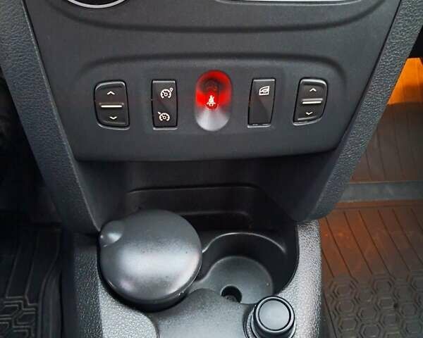 Рено Логан 2021 в Виннице на Automoto.ua Серый Рено Логан, объемом двигателя 0.9 л и пробегом 42 тыс. км за 5850 $, фото 34 на Automoto.ua