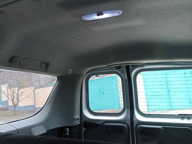 Сірий Рено Логан, об'ємом двигуна 1.6 л та пробігом 257 тис. км за 4200 $, фото 17 на Automoto.ua