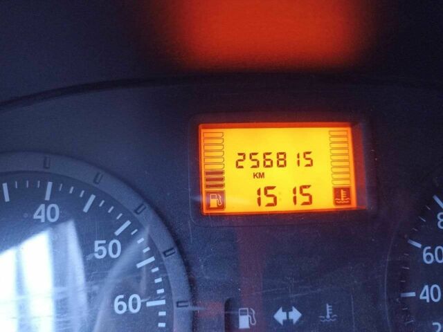 Сірий Рено Логан, об'ємом двигуна 1.6 л та пробігом 257 тис. км за 4200 $, фото 13 на Automoto.ua