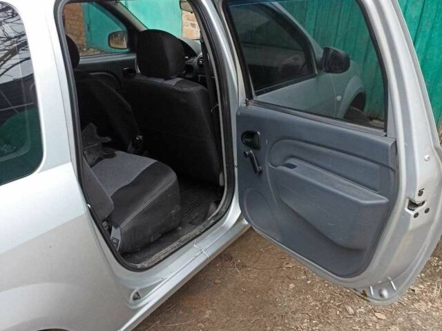 Сірий Рено Логан, об'ємом двигуна 1.6 л та пробігом 257 тис. км за 4200 $, фото 10 на Automoto.ua