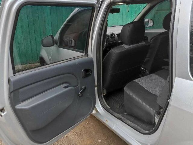 Сірий Рено Логан, об'ємом двигуна 1.6 л та пробігом 257 тис. км за 4200 $, фото 8 на Automoto.ua