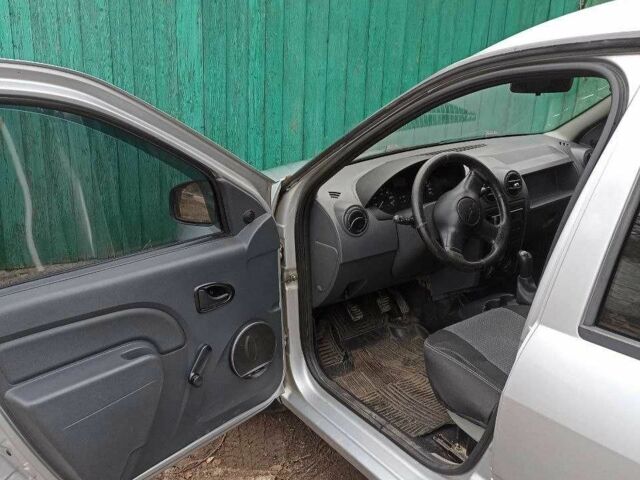 Сірий Рено Логан, об'ємом двигуна 1.6 л та пробігом 257 тис. км за 4200 $, фото 7 на Automoto.ua