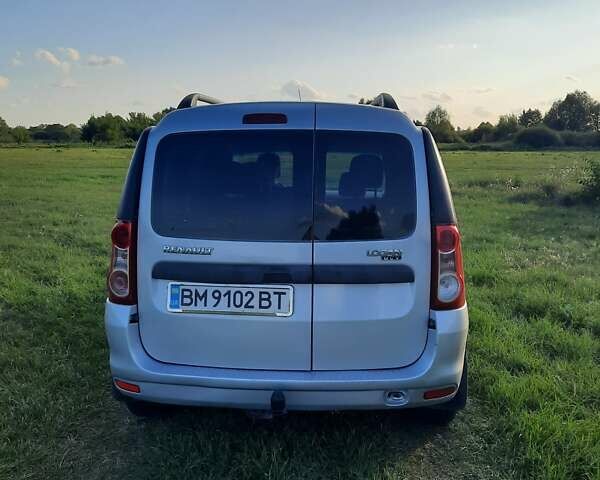 Серый Рено Логан, объемом двигателя 1.6 л и пробегом 255 тыс. км за 4700 $, фото 2 на Automoto.ua