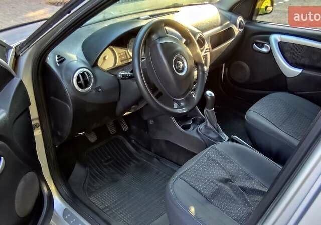 Серый Рено Логан, объемом двигателя 1.6 л и пробегом 196 тыс. км за 5078 $, фото 8 на Automoto.ua