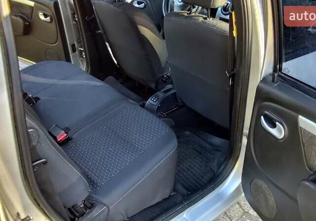 Серый Рено Логан, объемом двигателя 1.6 л и пробегом 196 тыс. км за 5078 $, фото 10 на Automoto.ua